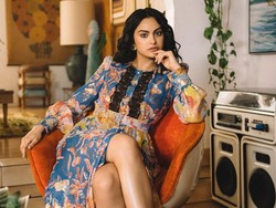Camila Mendes Tampil Cantik dengan Lipstik Murah