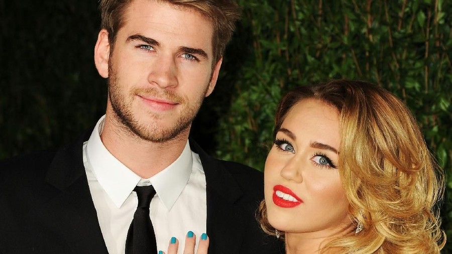 Miley Cyrus & Liam Hemsworth Umumkan Pernikahan Lewat Foto Romantis