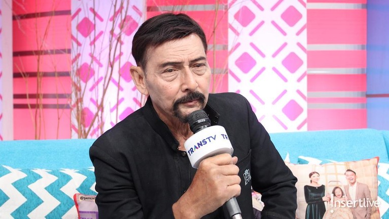 August Melasz saat ditemui di studio Trans TV, Jakarta (5/11). Aktor senior ini berbagi pengalaman dirinya saat mati suri di usia muda.