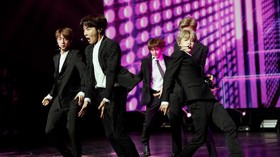 BTS 'Nyeker' Bawa Black Swan di Acara James Corden
