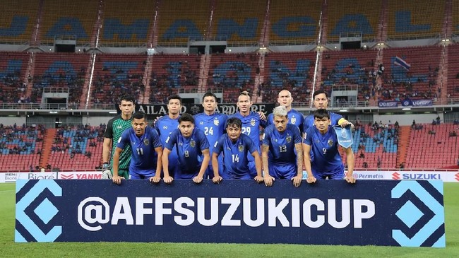 Bek naturalisasi timnas Thailand Philip Roller merasakan tekanan jelang menghadapi Timnas Indonesia dalam babak penyisihan Grup B Piala AFF 2018.