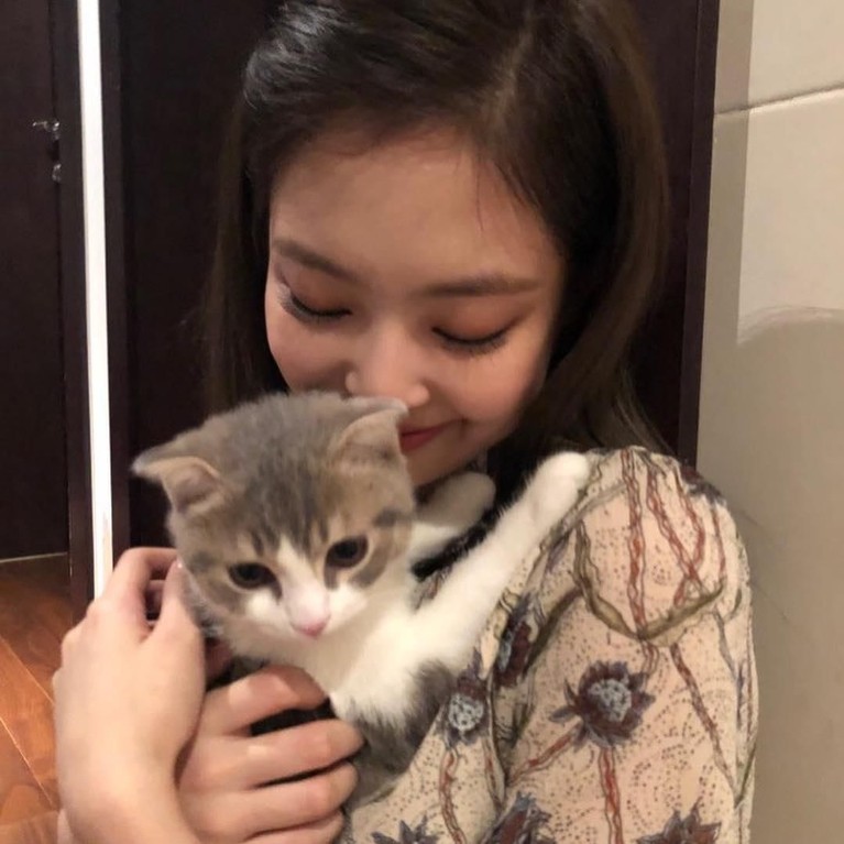 Akan Bersolo Karier, Ini Gaya Kece Jennie Blackpink Insertizen setuju kan kalau gaya Jennie BlackPink selalu kece dan cantik di setiap kesempatan? Baru-baru ini Jennie juga dikabarkan akan melakukan solo karier.
