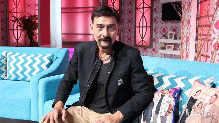 August Melasz saat ditemui di studio Trans TV, Jakarta (5/11). Aktor senior ini berbagi pengalaman dirinya saat mati suri di usia muda.