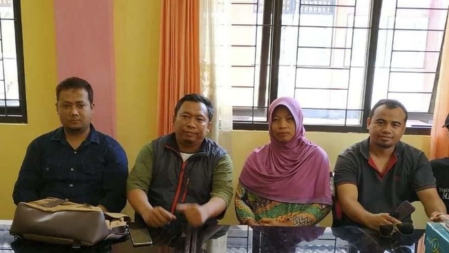Salah satu kejanggalan persidangan Baiq Nuril yaitu terkait perubahan kesaksian penyebar rekaman. Kuasa hukum menduga ada penggiringan dari jaksa penuntut umum.