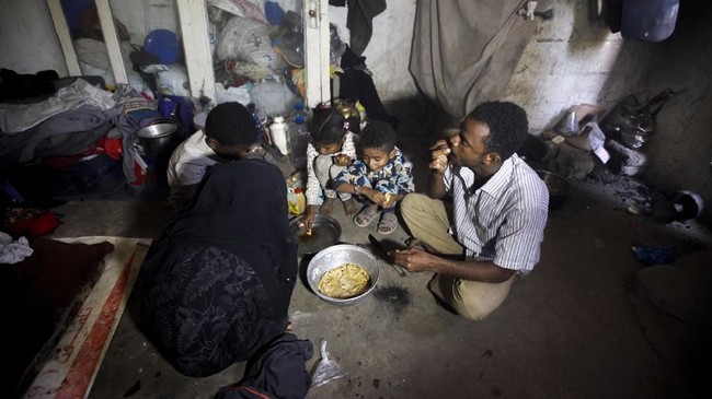 Perang saudara antara pemerintah dan pemberontak Houthi di Yaman sudah berkecamuk selama lima tahun membuat warga rindu suasana Ramadhan damai.