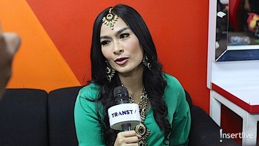 img-title Uang Ratusan Juta Iis Dahlia Dicuri Petugas Kebersihan Bule di London