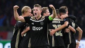 Van Dijk Senang Jika Rekor Bek Termahal Dipecahkan De Ligt