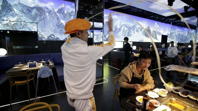FOTO: Restoran China Pakai Robot dan Kecerdasan Buatan