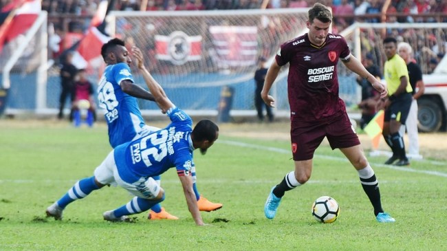 Pertarungan tim papan atas PSM Makassar vs Persib Bandung di Liga 1 2021/2022, Selasa (22/2), bisa disaksikan lewat live streaming.