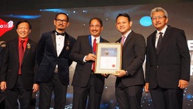 Menpar Raih Penghargaan Honorary Fellow dari AFEO Singapura