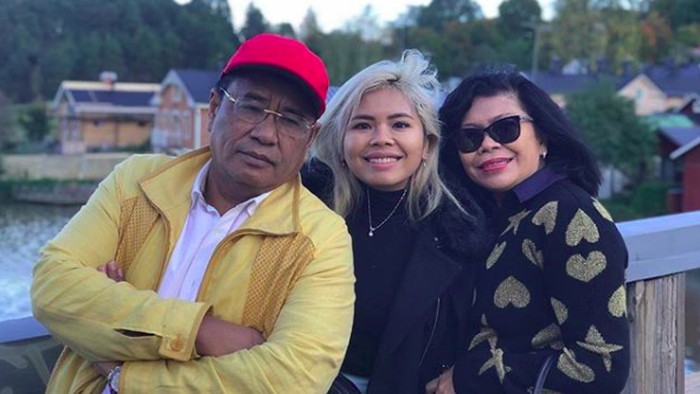aktivitas hotman paris dan keluarga