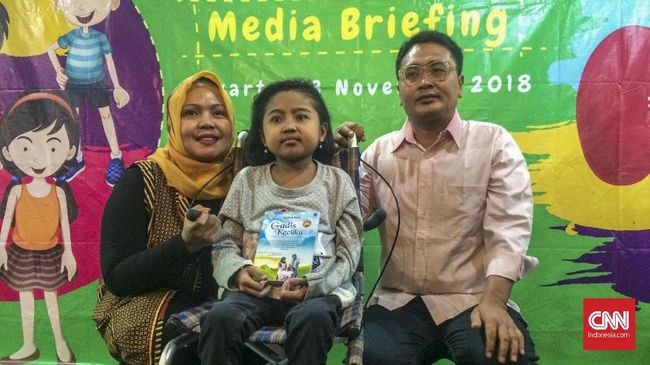 Gagal ginjal tak cuma menyerang dewasa, tapi juga anak-anak. Viara Hikmatun Nisa, perempuan berusia 14 tahun, divonis gagal ginjal.