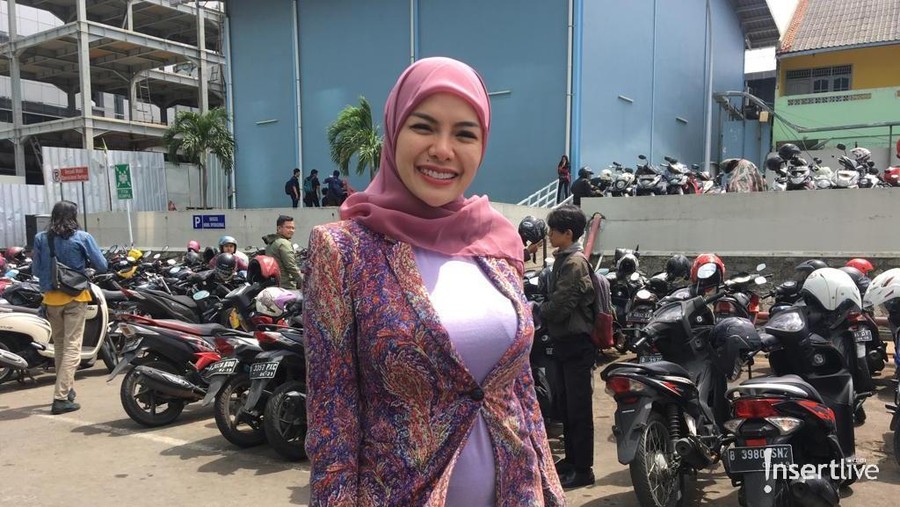 Buktikan Hamil, Nikita Mirzani Sebut Jenis Kelamin Anak Buktikan kehamilan, Nikita Mirzani ungkap jenis kelamin anak ketiganya yang sudah berusia 12 minggu.