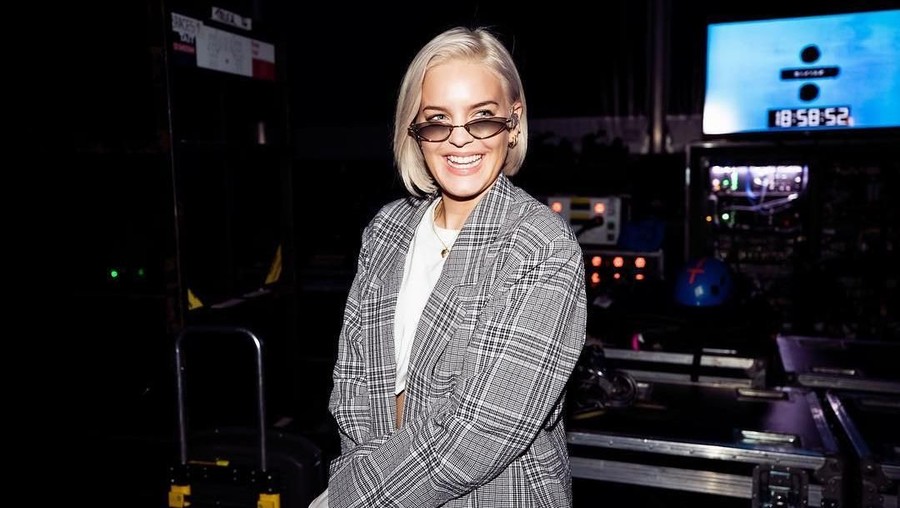 Anne Marie merilis lagu terbarunya berjudul Perfect To Me pada Kamis (8/11). Marie juga menyampaikan arti dari kata sempurna untuknya.