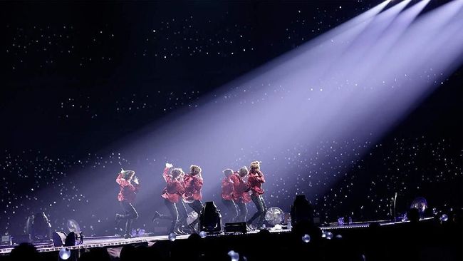 Bangunan-bangunan ikonis di Seoul dibuat bergemerlapan warna ungu menyambut konser BTS di kota itu, akhir pekan ini.