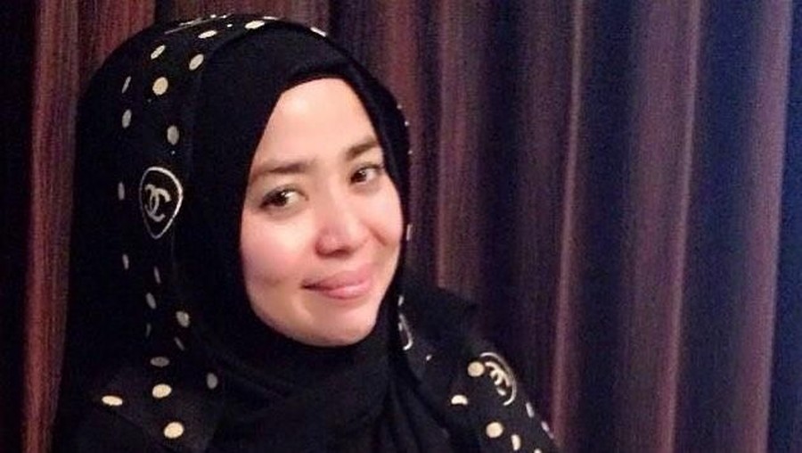 Terpaut hingga 15 tahun, Muzdalifah mencerita awal pertemuannya dengan sang kekasih.