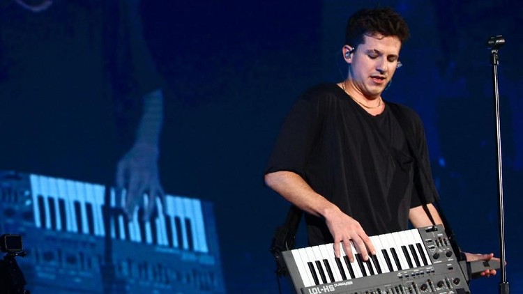 Konser Perdana Charlie Puth di Indonesia



Penyanyi asal Amerika Serikat Charlie Puth menggelar konser perdananya bertajuk Voicenotes di ICE BSD, Tanggerang, Banten, Jumat (16/11/2018). Charlie Puth membawakan lagu-lagu hits nya seperti Attention, One Call Away, How Long dan masih banyak lagi. Grandyos Zafna/detikcom