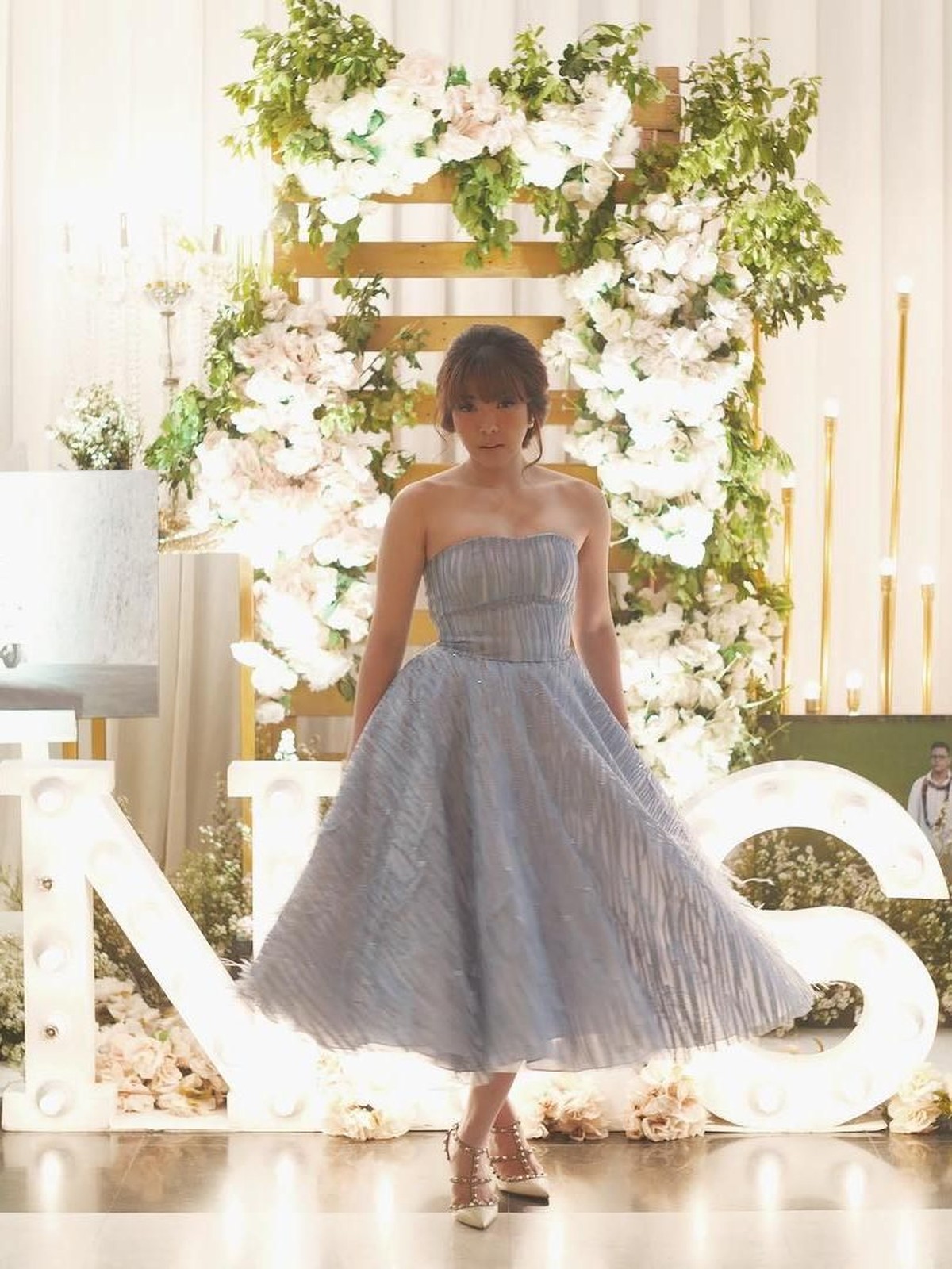 Penyanyi cantik&comma; Gisella Anastasia&comma; tengah merayakan ulang tahunnya yang ke-28 ada Jumat &lpar;16&sol;11&rpar;&period; Intip yuk gaya kece mama muda satu ini&period;