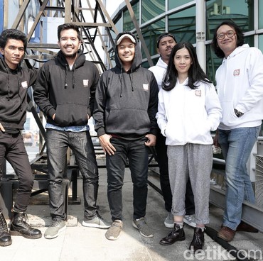 Lirik Lagu Untuk Perempuan yang Sedang Di Pelukan - Payung Teduh