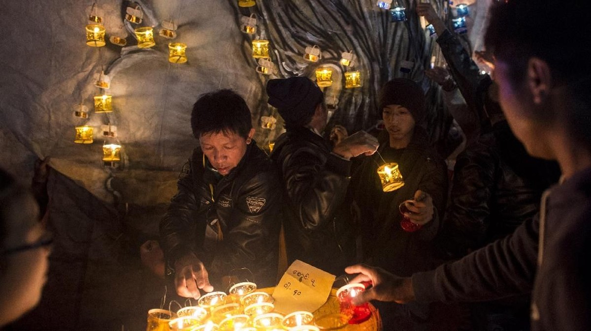 FOTO: Mengusir Roh Jahat di Myanmar Lewat Lampion