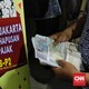 Warga mengurus surat-surat kendaraan bermotor di Kantor Samsat Polda Metro Jaya, Jakarta, Jumat, 16 November 2018. Pemprov DKI Jakarta memberlakukan program penghapusan sanksi administrasi Pajak Kendaraan Bermotor (PKB) dan Bea Balik Nama Kendaraan B