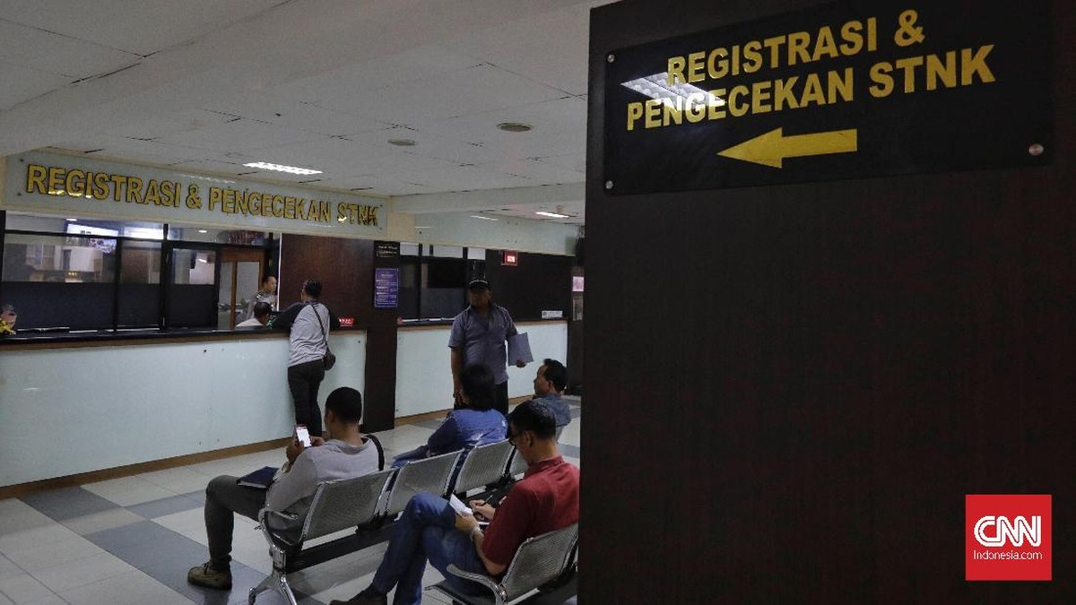 FOTO: Ramai-ramai Manfaatkan Nol Rupiah Denda Pajak Kendaraan