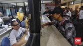 FOTO: Ramai-ramai Manfaatkan Nol Rupiah Denda Pajak Kendaraan Selama sebulan penuh, 15 November-15 Desember 2018, Pemprov DKI Jakarta menghapuskan denda pajak kendaraan bermotor dan sanksi administrasi pemutihan.