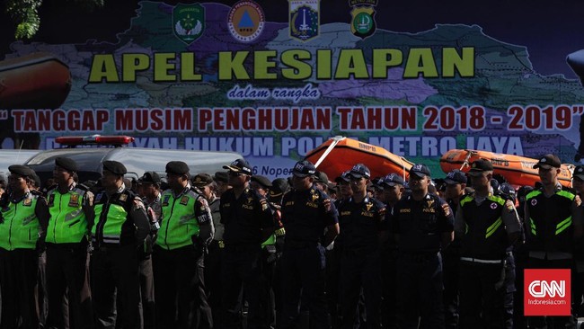 Sebanyak 7 ribu personel dari Pemprov DKI, Satpol PP, Polda Metro Jaya, TNI, hingga BPBD DKI disiapkan untuk menghadapi banjir selama musim hujan.
