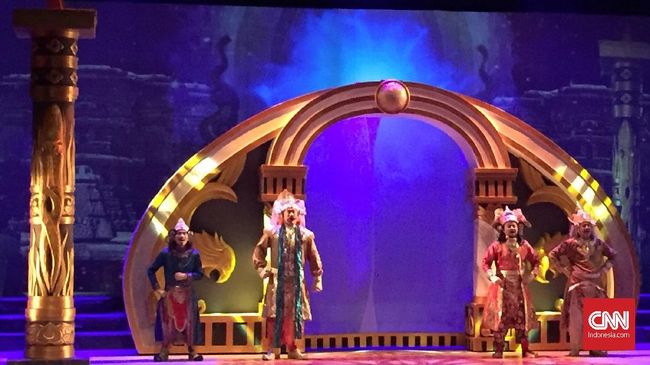 Teater Koma memilih tumpuan cerita yang bersandar pada konsep keberagaman, persatuan, dan menyelipkan semangat feminisme dalam pentas 'Mahabarata'.
