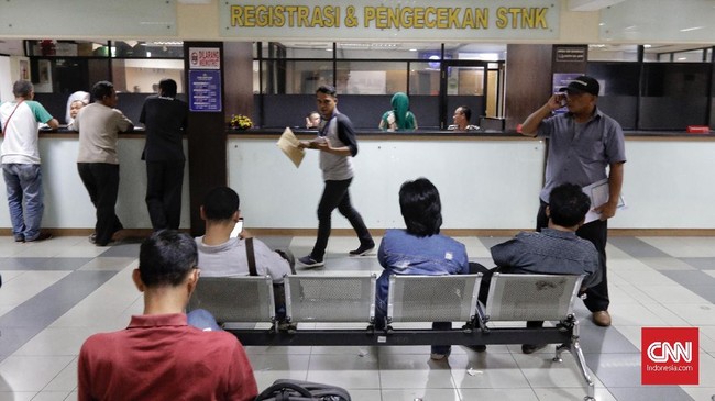 Menurut aturan penghapusan data kendaraan setelah STNK mati 2 tahun tak bisa dilakukan bila kendaraan diblokir, proses lelang dan masih diperbaiki bengkel.