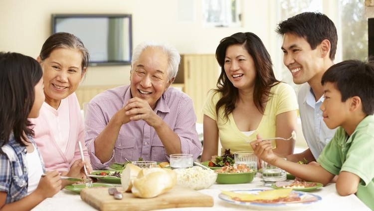 4 Kebiasaan Buruk Orang Tua yang Mengakibatkan Anak Obesitas Secara tak sadar, pola makan anak akan terbentuk dari kebiasaan orang tua. Apa saja ya kebiasaan buruk yang bisa mempengaruhinya?