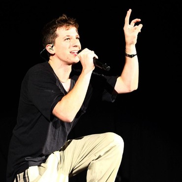 Jawaban Charlie Puth Dituding Fans BTS Pansos