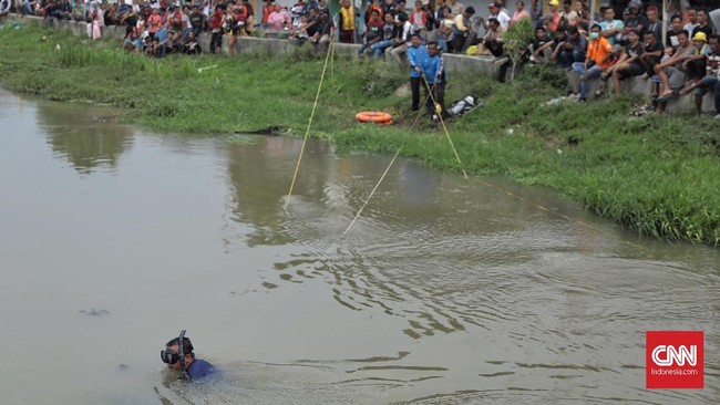 Polisi memastikan insiden pemotor tenggelam di Sungai Kalimalang akibat kecelakaan merupakan rekayasa untuk mencairkan polis asuransi demi membayar utang.