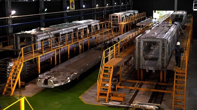 Kementerian Perhubungan menyatakan PT Industri Kereta Api atau INKA siap untuk memproduksi sarana transportasi massal bus berjalur, O-Bahn.