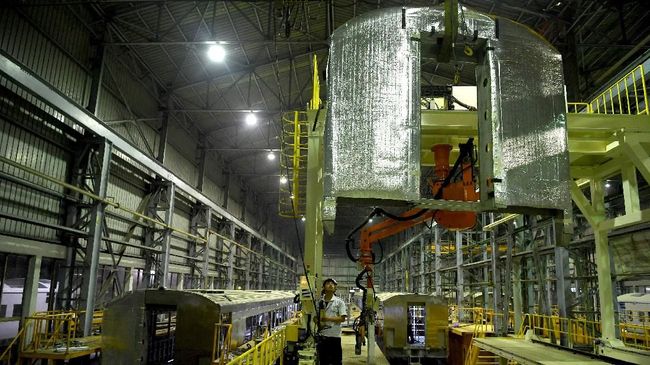 INKA Ekspor 250 Kereta Bernilai Rp1,4 Triliun ke Bangladesh PT Industri Kereta Api (INKA) Minggu (20/1) kemarin mengekspor 250 gerbong kereta ke Bangladesh dengan total nilai sebesar US$100,89 juta atau Rp1,4 triliun.
