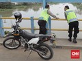 Viral Buang Sampah ke Kalimalang, Polisi Kantongi Identitas