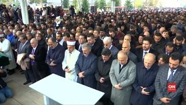 VIDEO: Kerabat Gelar Salat Gaib untuk Khashoggi di Istanbul