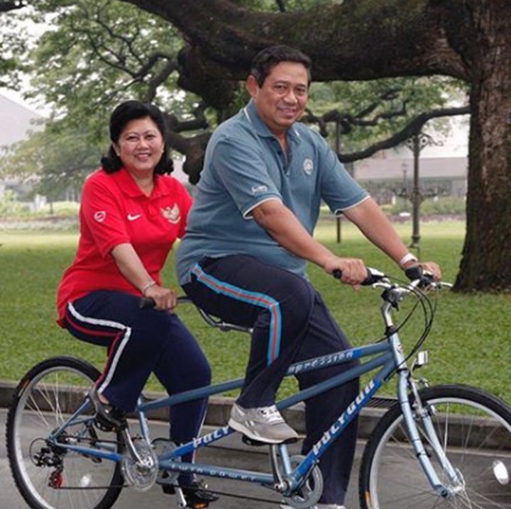 <p>Quality time ala pasangan SBY dan Ani, naik sepeda bareng. (Foto: Instagram @aniyudhoyono)</p>