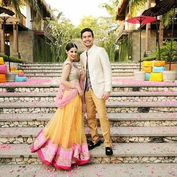 Pasangan ini memilih Bali sebagai tempat mengucap janji suci mereka. (Foto : Instagram/ @katramnani)