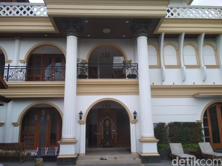 Rumah komedian Sule di Bekasi Rumah komedian Sule di Bekasi