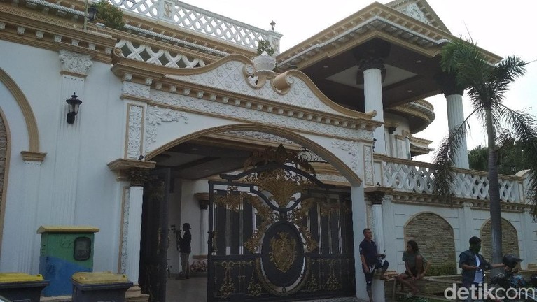 Rumah komedian Sule di Bekasi Rumah komedian Sule di Bekasi