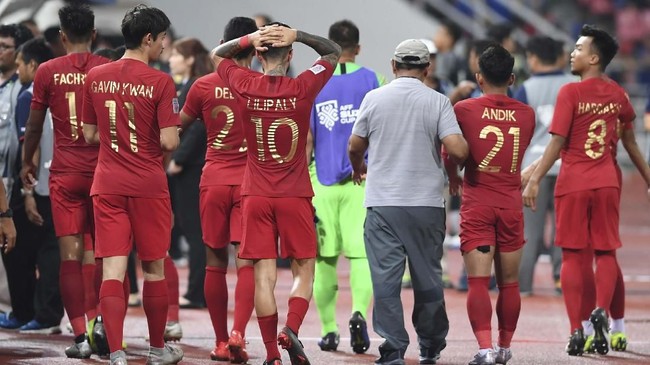 Timnas Indonesia mengulang momen buruk di Piala AFF usai ditahan imbang Filipina 0-0 di Stadion Utama Gelora Bung Karno, Minggu (25/11).