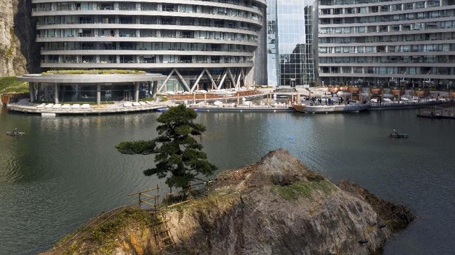 FOTO: China Resmikan Hotel Mewah di 'Perut Bumi'