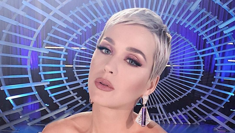 Katy Perry mengungkapkan kisah lucu di balik acara lamarannya dengan Orlando Bloom pada Valentine lalu.