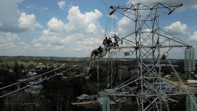 Kementerian ESDM mencatat rasio elektrifikasi sudah mencapai 99,2 persen pada 2020, naik tipis dari 2019 yang 98,89 persen.