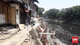 Cerita Warga Soal Pengerukan Berujung Longsor di Kali Ancol
