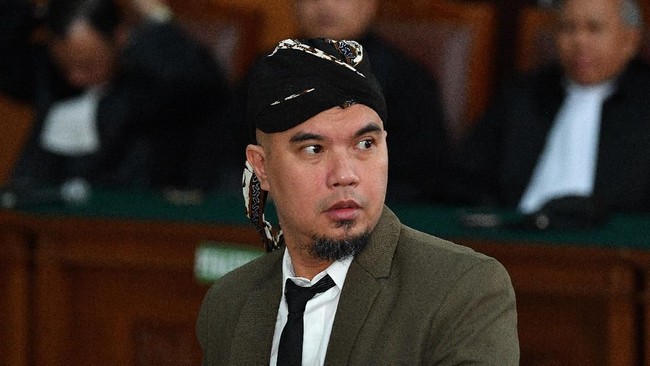 Ahmad Dhani merasa menjadi korban persekusi saat dirinya ditahan sekelompok orang di Hotel Majapahit Surabaya, 26 Agustus lalu.