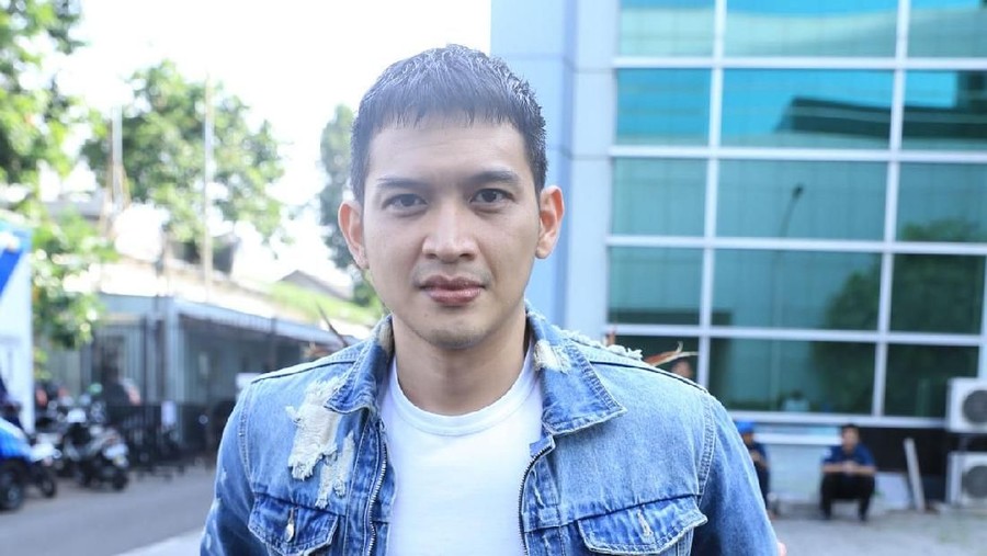 Rezky Aditya Rezky Aditya