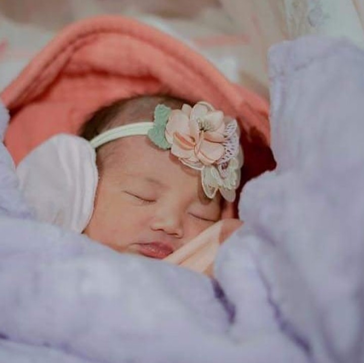<p>Nazira dan suaminya, Michael Turangan dikaruniai anak perempuan bernama Paloma yang lahir beberapa minggu lalu. (Foto: Instagram/ @naziracnoer)</p>