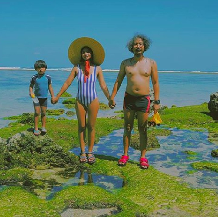 <p>Shareefa Danish menikahi musisi band ternama The S.I.G.I.T, Farri Icksan Wibisana pada 2013. Mereka dikaruniai seorang anak laki-laki, Raden Matahari Terbit Wirasendjaja atau biasa disapa Matahari Pendul. (Foto: Instagram/shareefadaanish)</p>